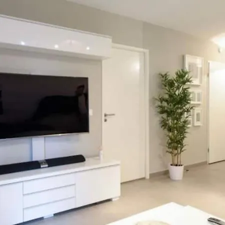 2 Pieces Apartment *